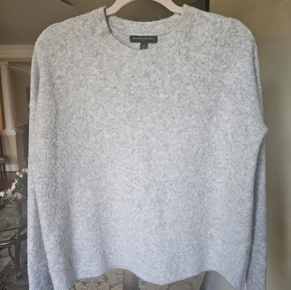Banana Republic light gray wool blend crew neck sweater - Picture 4 of 9